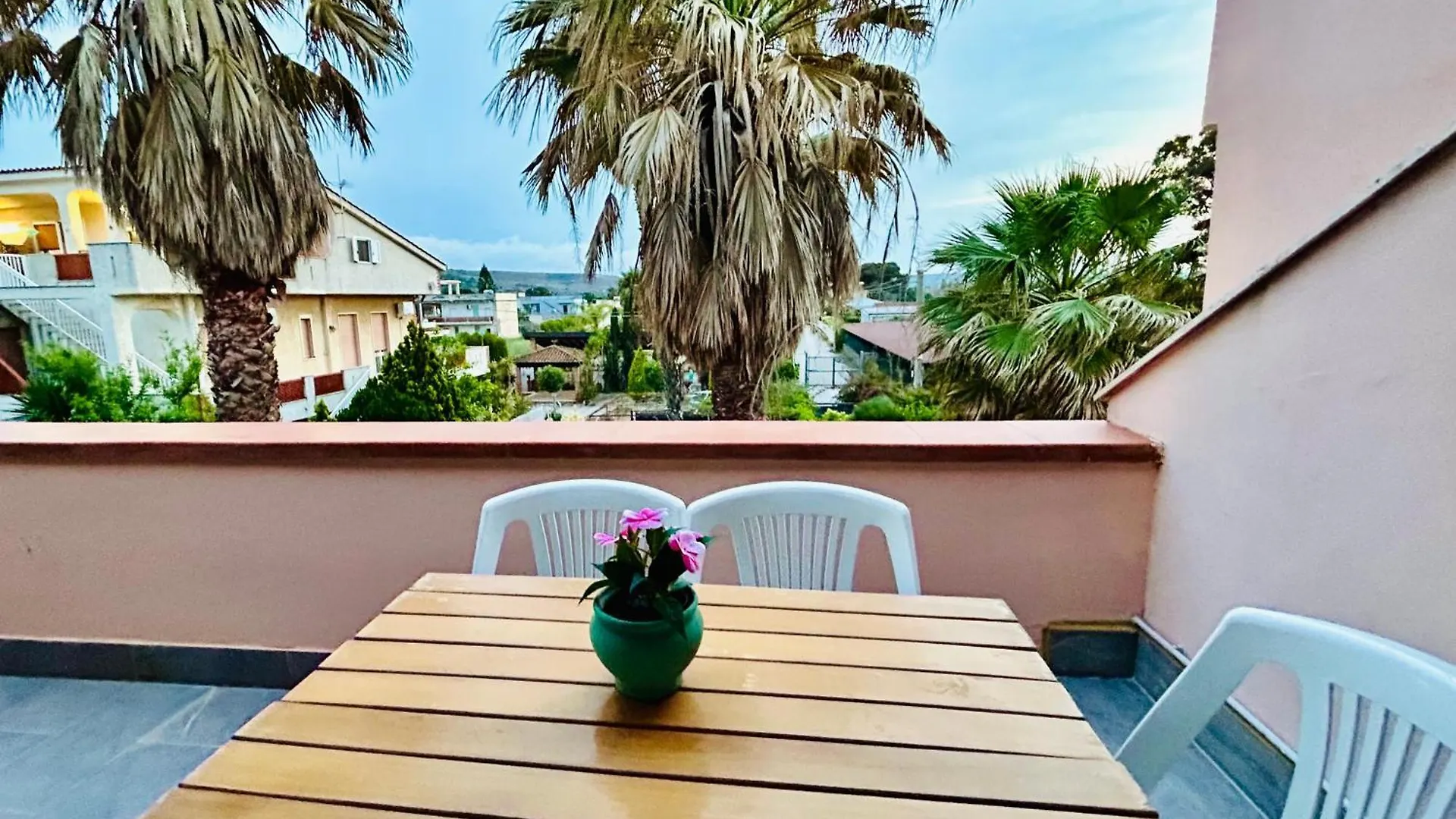 Dom wakacyjny House On The Beach Agnone Bagni