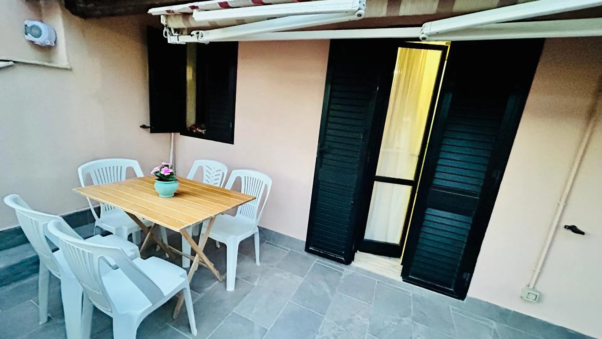 House On The Beach Agnone Bagni