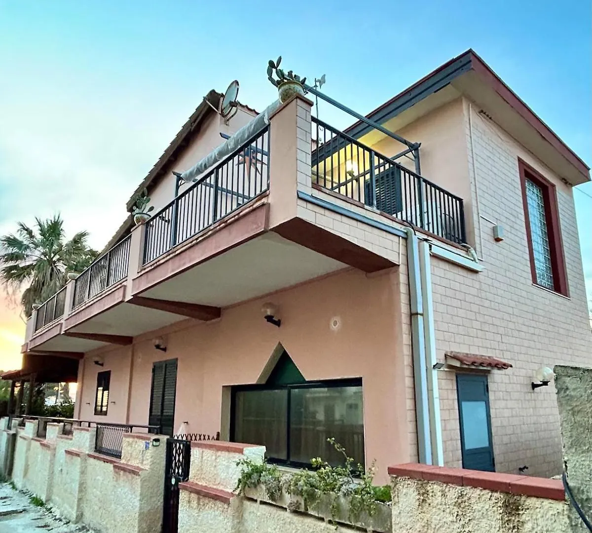 House On The Beach Agnone Bagni 0*,