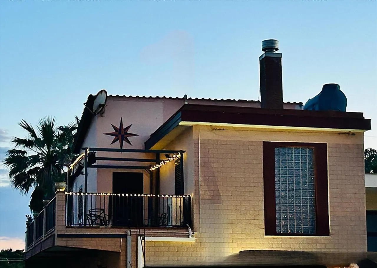 Dom wakacyjny House On The Beach Agnone Bagni