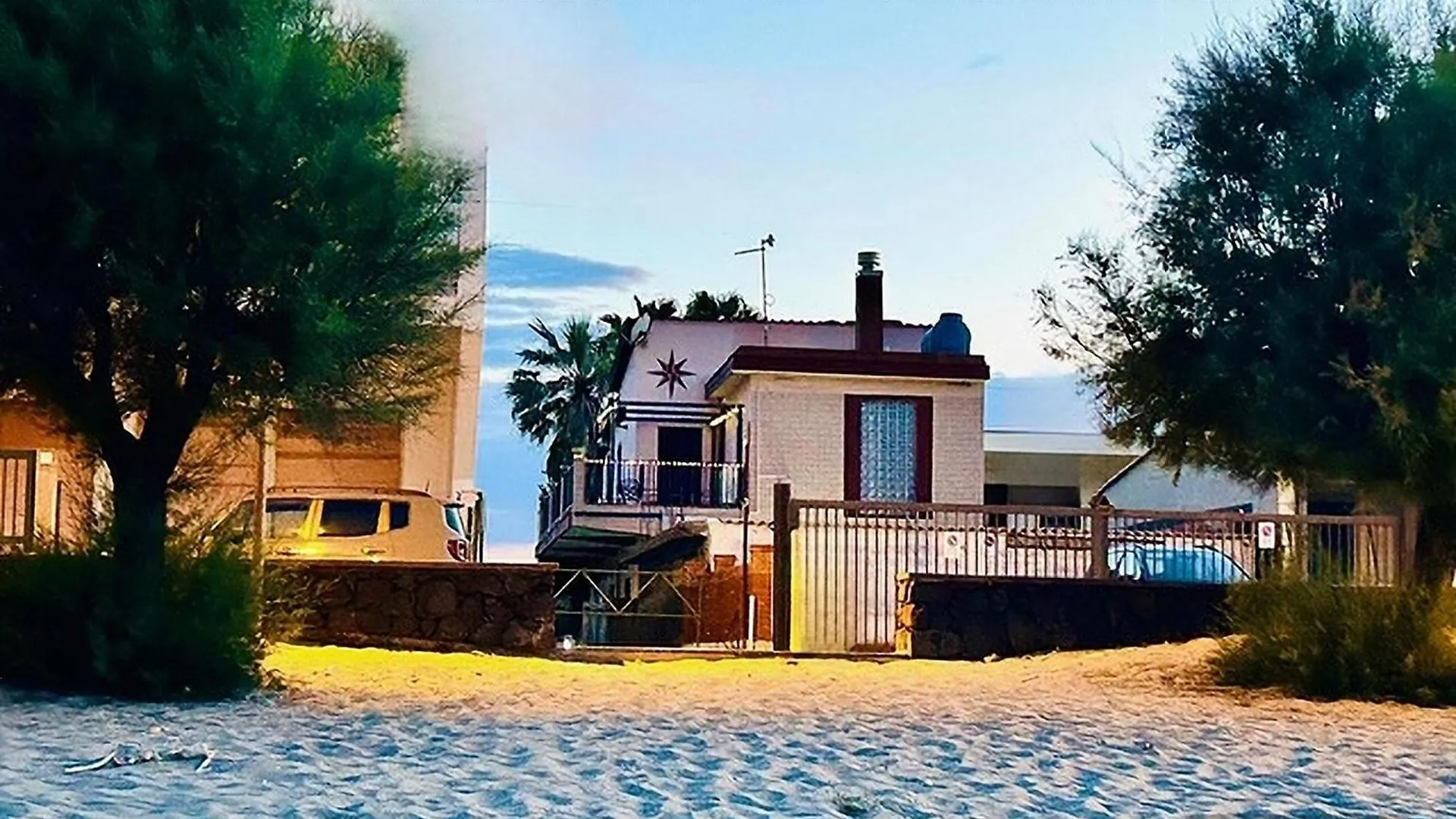 بيت للعطل House On The Beach أغنون باني