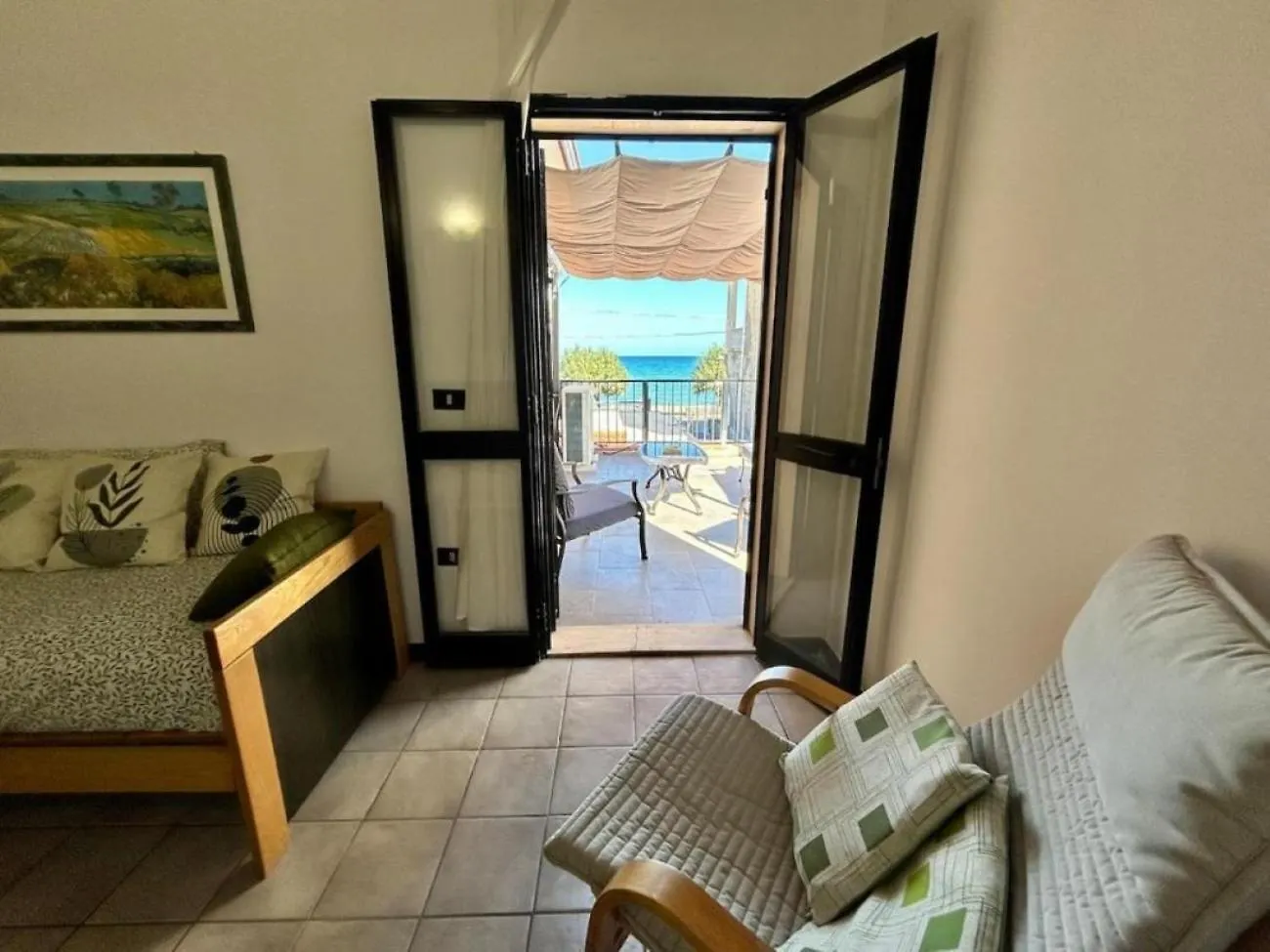 بيت للعطل House On The Beach أغنون باني