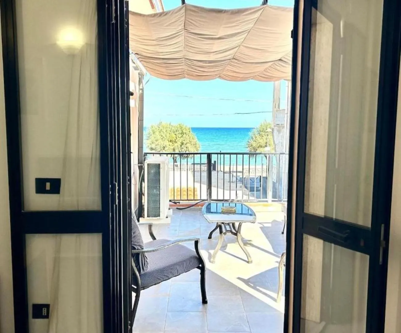 House On The Beach أغنون باني بيت للعطل