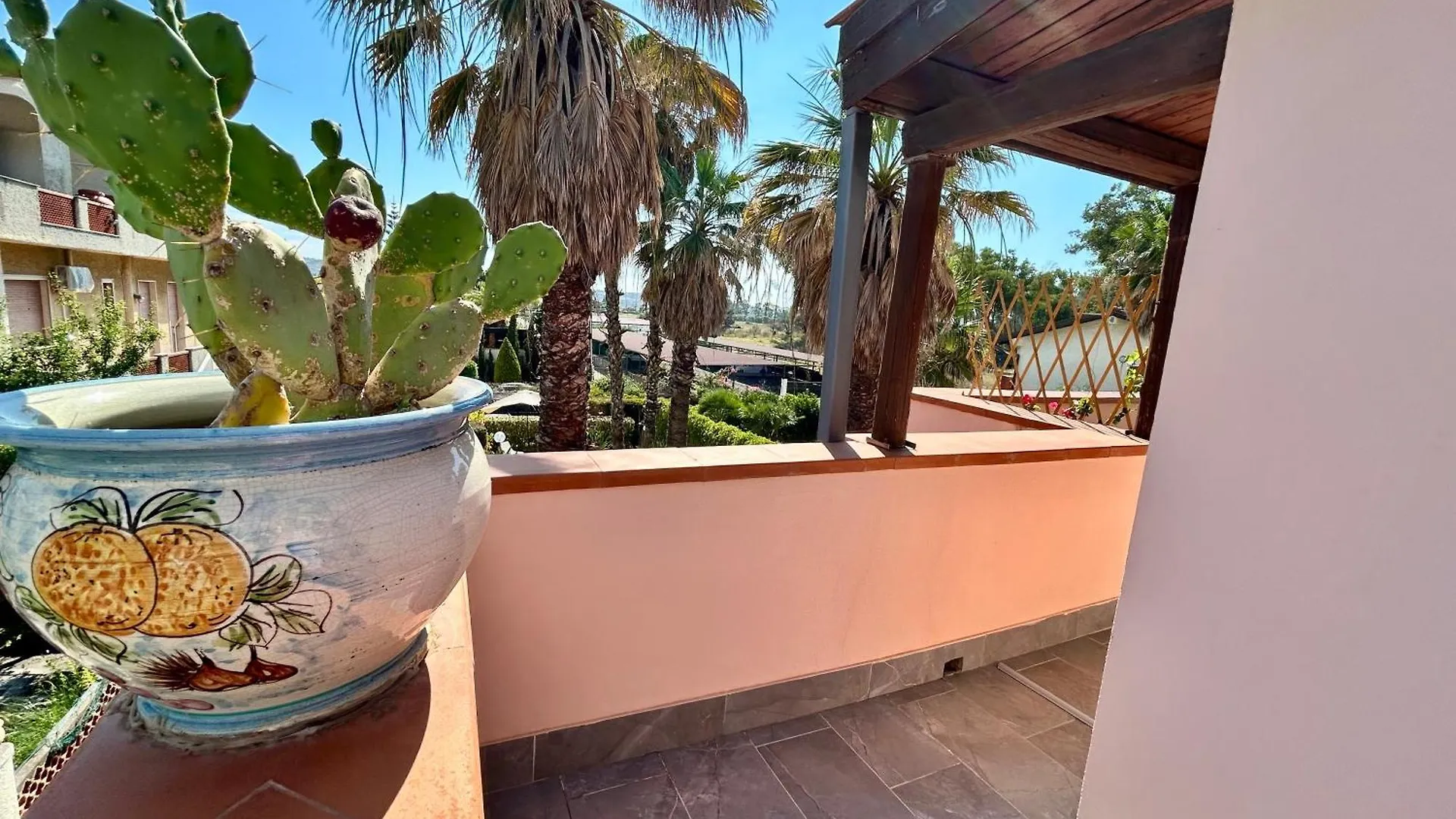 Dom wakacyjny House On The Beach Agnone Bagni Włochy